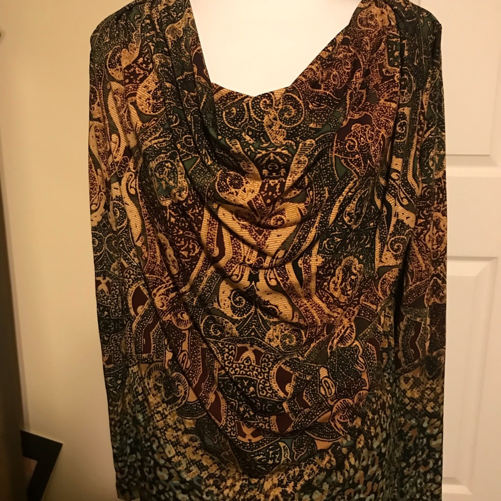 Jones New York beautiful draped front blouse size medium